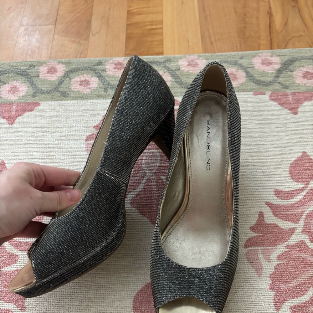 Bandolino Gray Heels Elegant Design